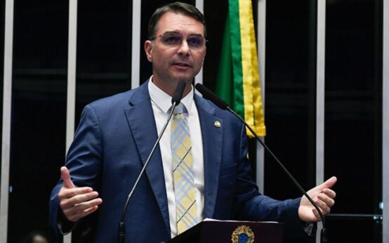 Pré-campanha de Flávio Bolsonaro passa a contar com esquema reforçado de segurança