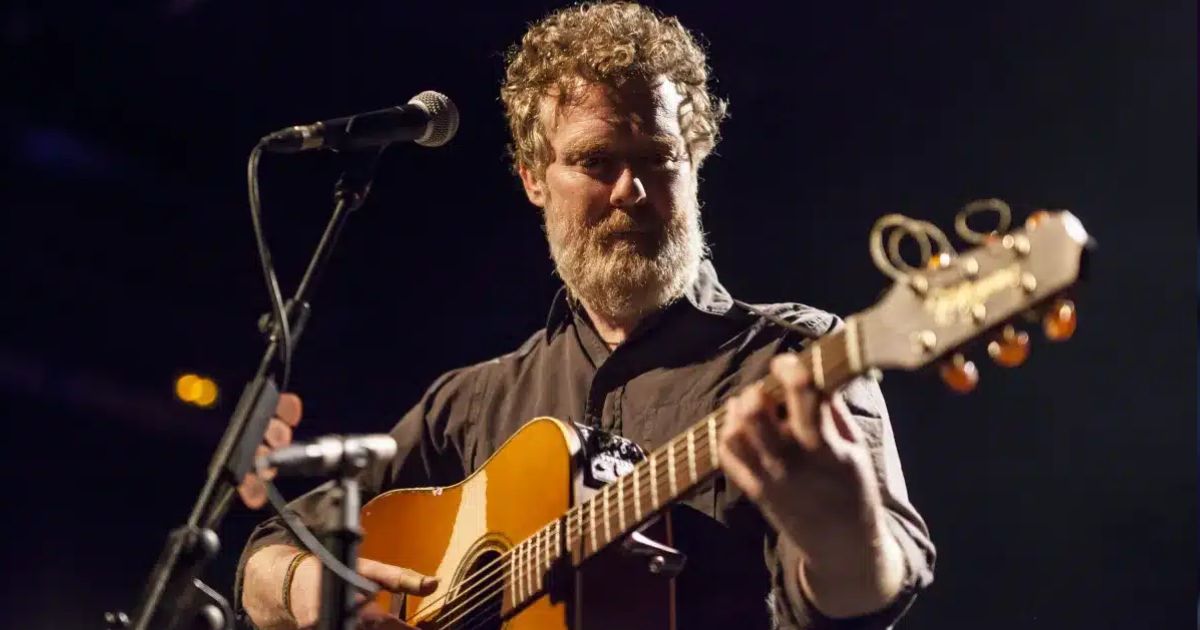 Glen Hansard morre aos 56 anos e deixa legado marcado pelo Oscar e pela música independente