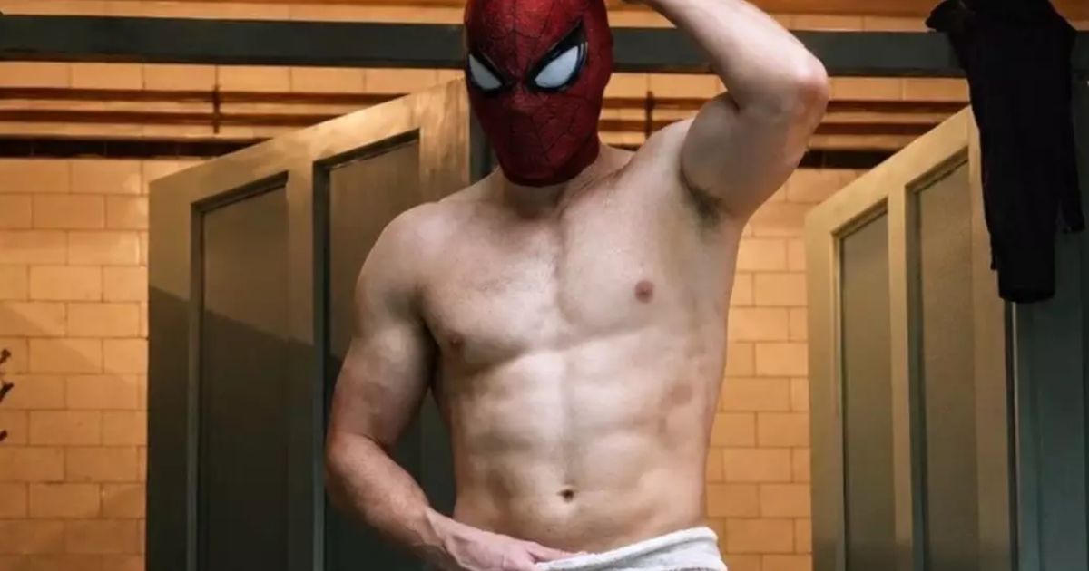 Tom Holland chama atenção com cenas sem camisa em “Homem-Aranha” e fãs comentam transformação física do ator