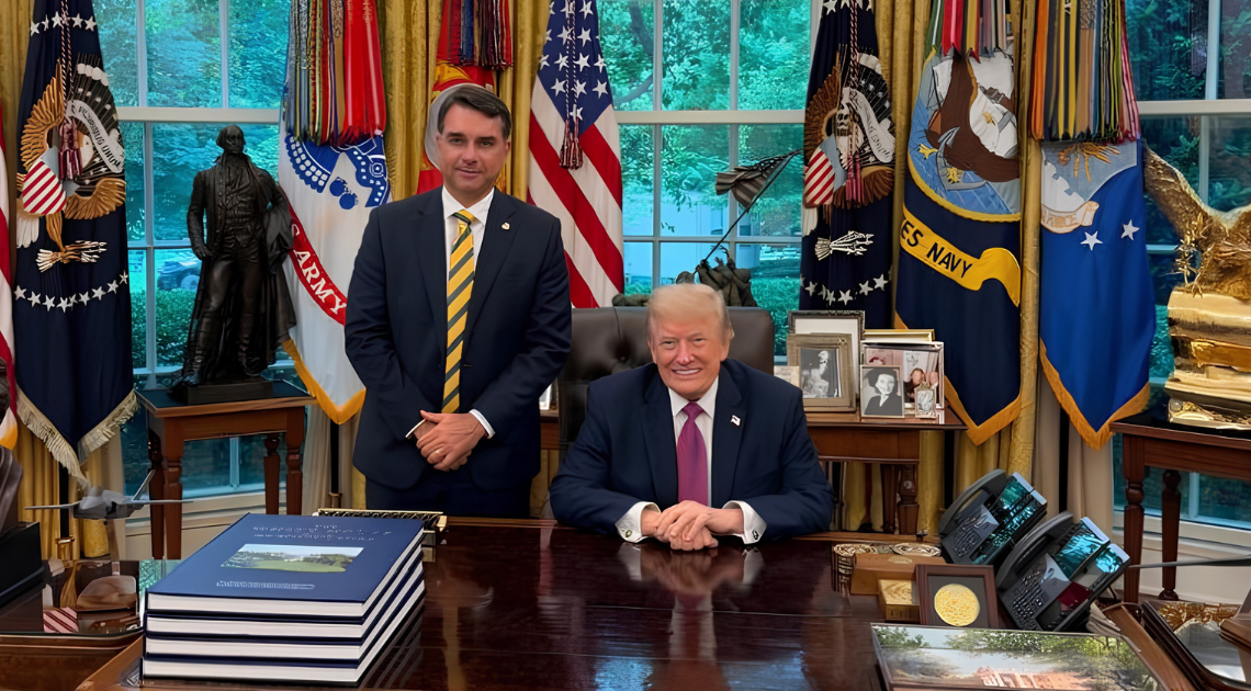 Maioria-dos-entrevistados-ve-beneficio-politico-para-Flavio-Bolsonaro-em-acoes-de-Trump-diz-Datafolha