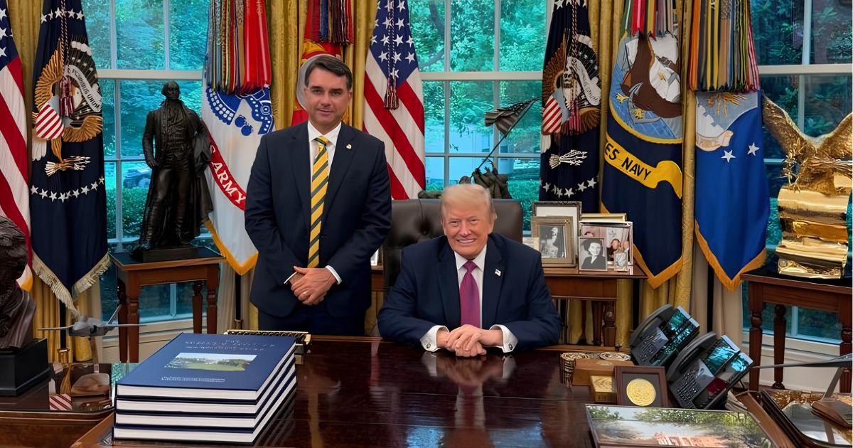 Maioria-dos-entrevistados-ve-beneficio-politico-para-Flavio-Bolsonaro-em-acoes-de-Trump-diz-Datafolha