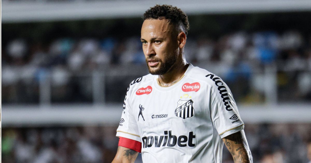 Neymar ganha busto em museu do Santos e se emociona com homenagem: “Fui pego de surpresa”