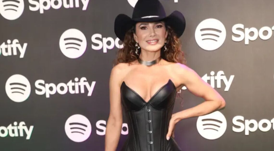 Paula Fernandes está solteira novamente após fim de romance e nova fase da cantora chama atenção