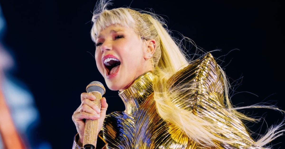 Ex-Paquita critica figurino de Xuxa em turnê e reacende polêmica sobre apresentação da Rainha dos Baixinhos
