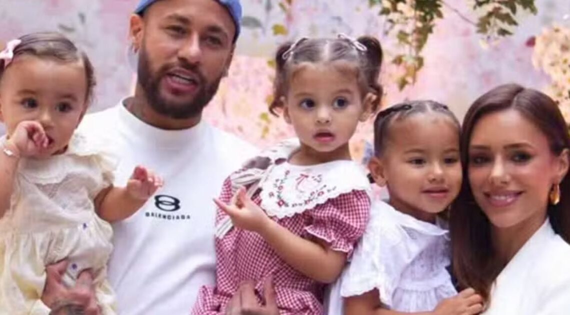 Filhas de Neymar encantam web e semelhança entre irmãs chama atenção dos fãs