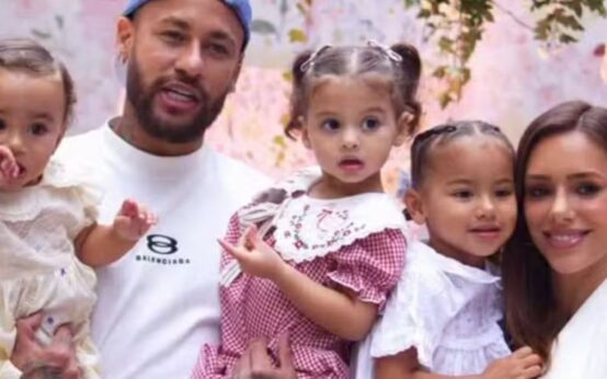 Filhas de Neymar encantam web e semelhança entre irmãs chama atenção dos fãs