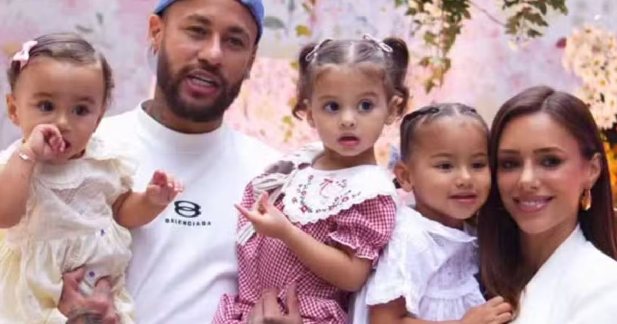 Filhas de Neymar encantam web e semelhança entre irmãs chama atenção dos fãs