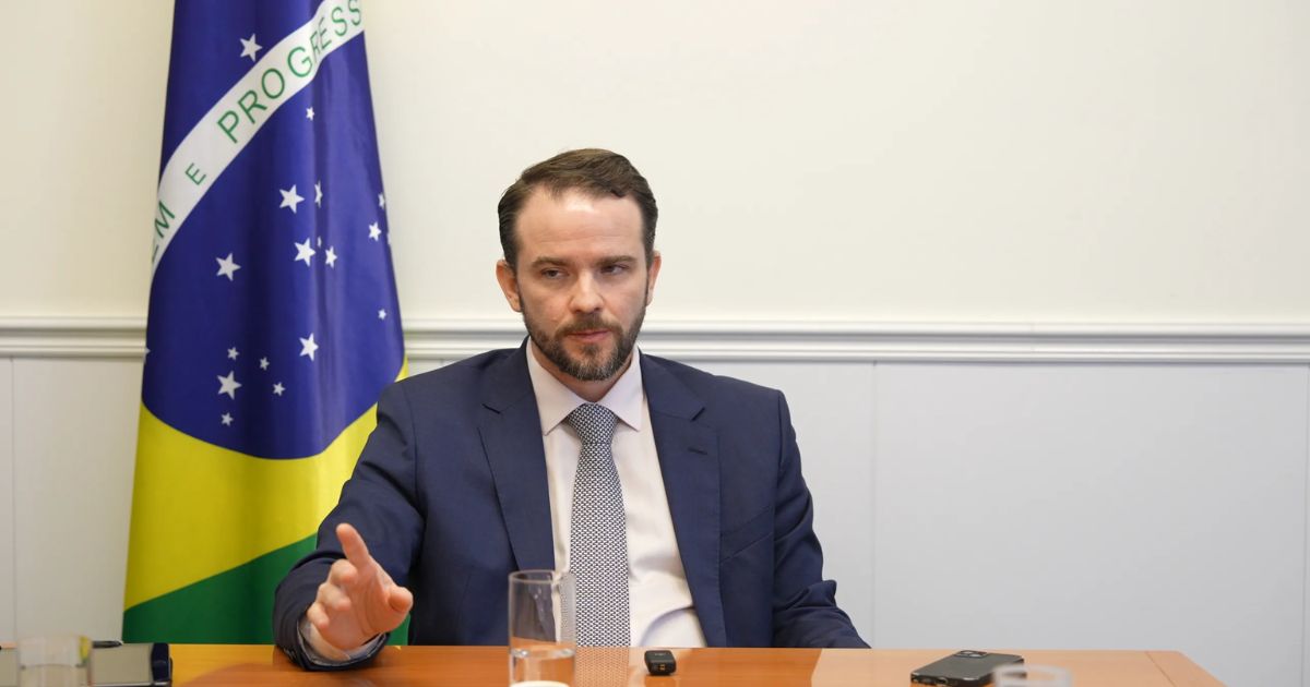 Taxa das blusinhas volta ao debate: Ministério da Fazenda avalia impacto e estuda mudanças na tributação de compras internacionais