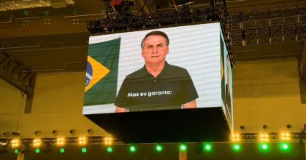 PT aciona TSE contra Flávio Bolsonaro por vídeo de convenção: entenda a ação e os possíveis impactos eleitorais