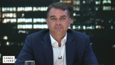 Flávio Bolsonaro reage a caso envolvendo ex-chefe de gabinete de Lula e cobra esclarecimentos