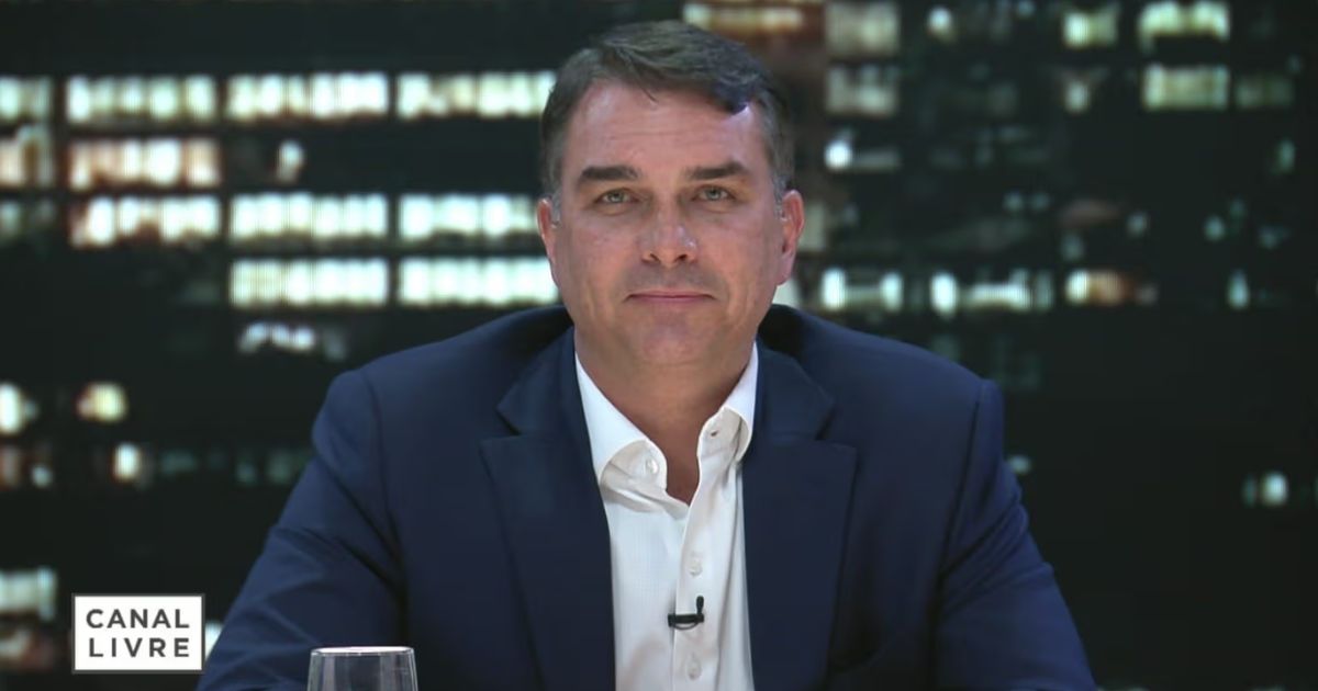 Flávio Bolsonaro reage a caso envolvendo ex-chefe de gabinete de Lula e cobra esclarecimentos