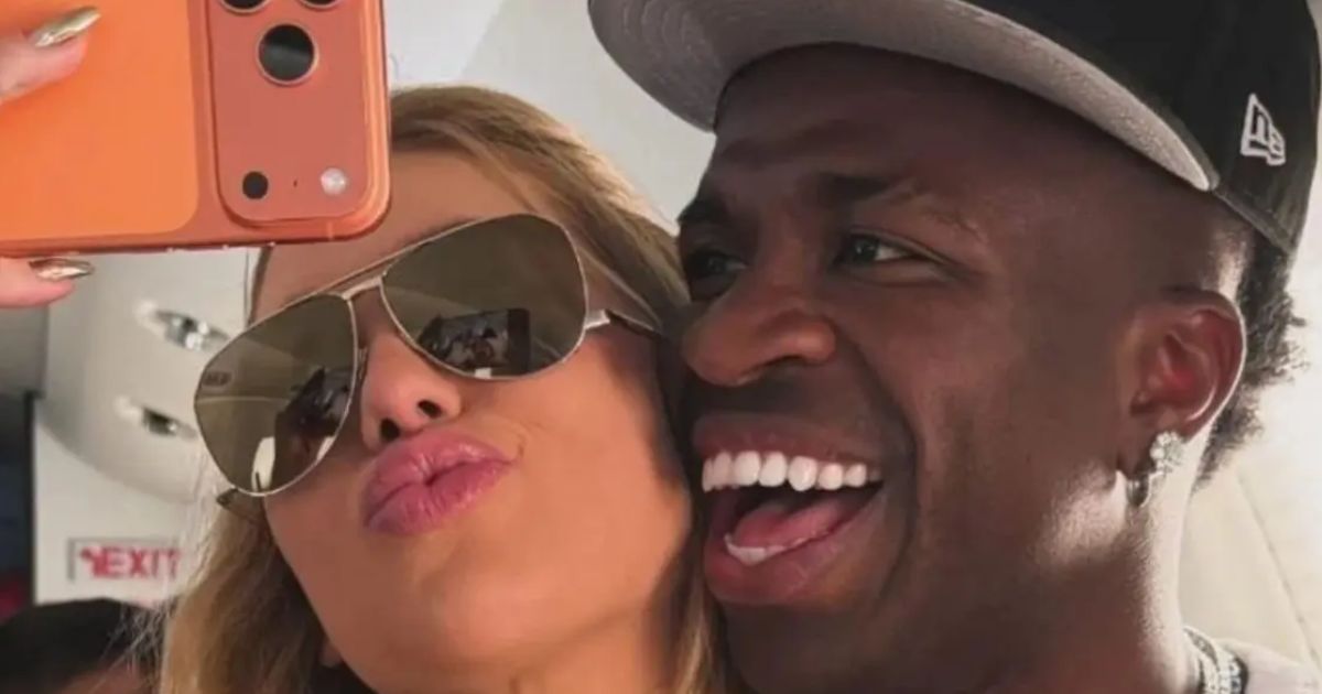 Vini Jr. comete gafe em fotos de férias com Virginia e detalhe chama atenção dos fãs