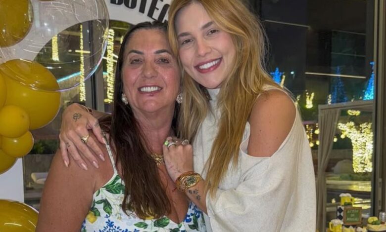 Mãe de Virginia Fonseca aproveita cirurgia das netas para fazer exames no hospital